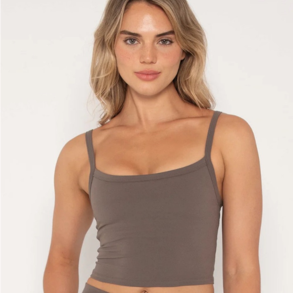 Form Scoop Tank - Walnut